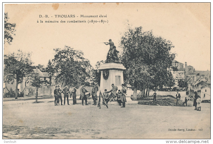 79 // THOUARS  Monument élevé à La Mémoire Des Combattants  DB - Thouars