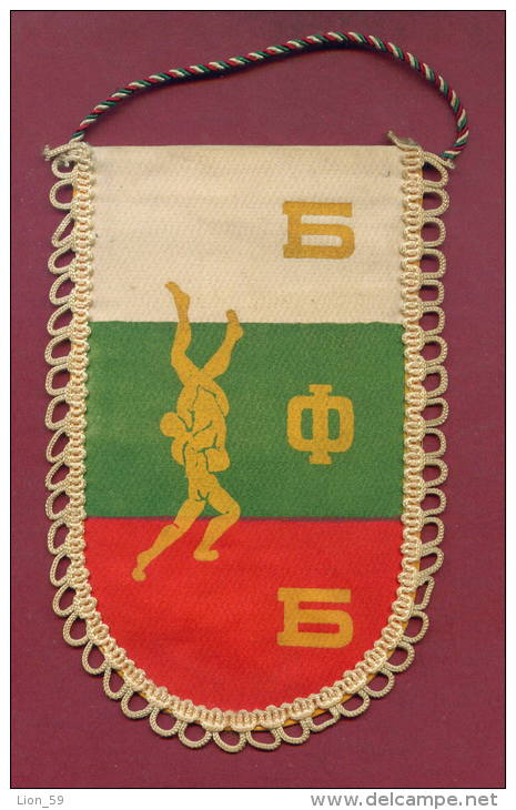 W34  / SPORT - BULGARIAN FEDERATION Wrestling Lutte Ringen  - 9.5  X 15.5 Cm. Wimpel Fanion Flag Bulgaria Bulgarie - Other & Unclassified