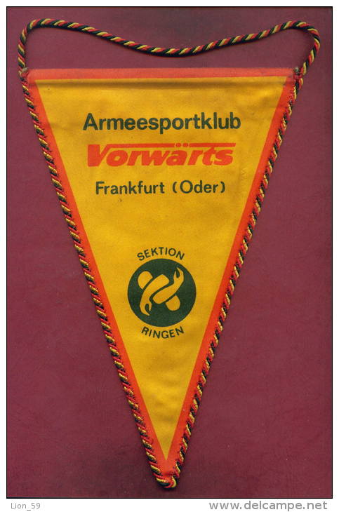 W57  / SPORT Championship ARMEESPORTKLUB FRANKFURT ODER Wrestling Lutte Ringen 16.5 X 25 Cm. Wimpel Fanion Flag GERMANY - Andere & Zonder Classificatie