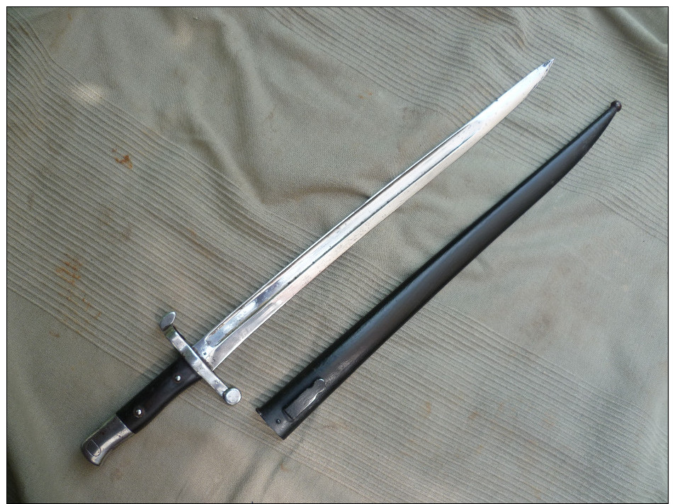 sabre-baïonnette modèle 1885, fabrication autrichienne Steyr 1886 et son fourreau.