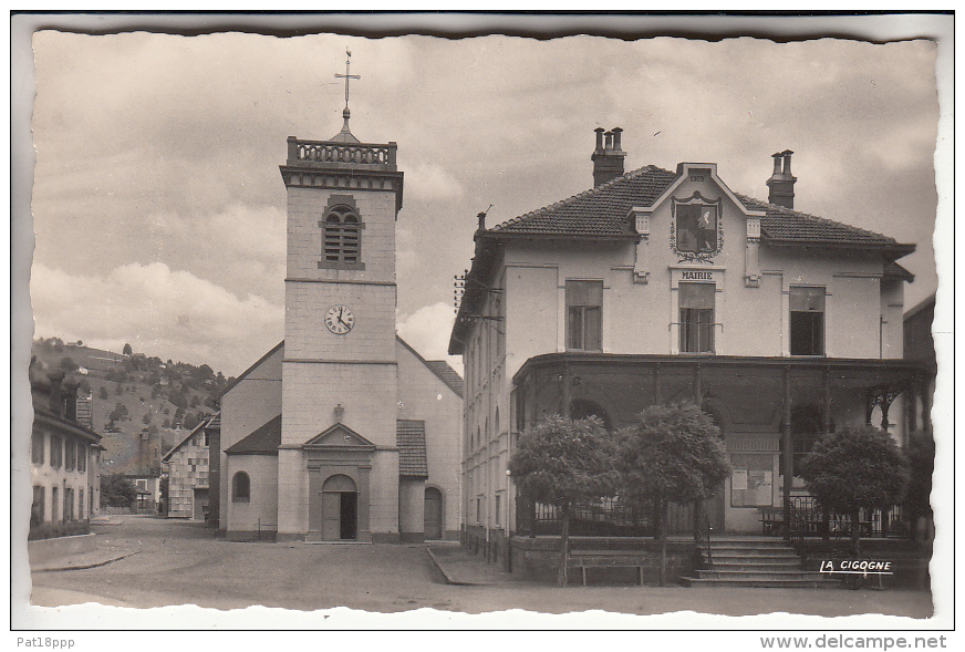 BUSSANG 88 - L'Eglise Et La Mairie ...  CPSM Dentelée PF Noir Blanc ? - Vosges - Altri & Non Classificati