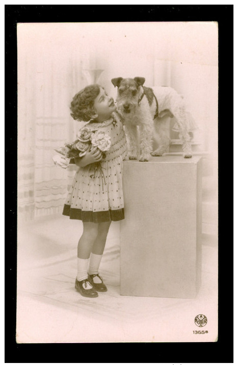 Enfant  Filette Avec Chien  Hond - Portraits