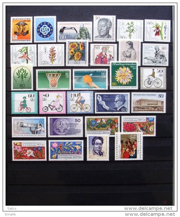 Germany BERLIN fairly complete MNH collection 1960-1985 including 6 miniature sheets + 538 stamps in Lighthouse black