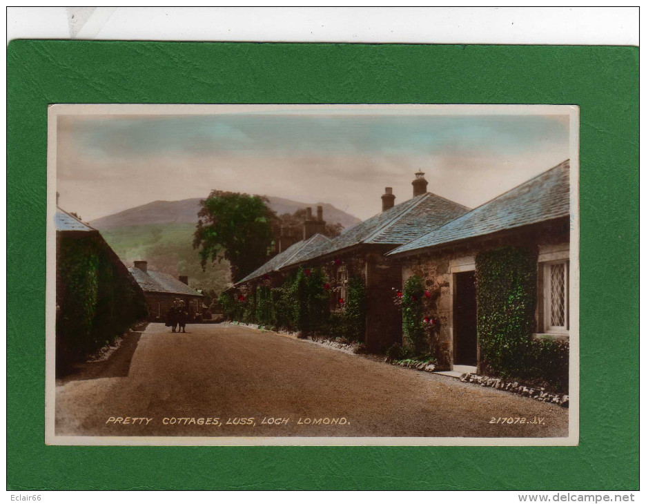 Pretty Cottages At Luss, Loch Lomond. CPA  Couleur Année 1930 - Dunbartonshire