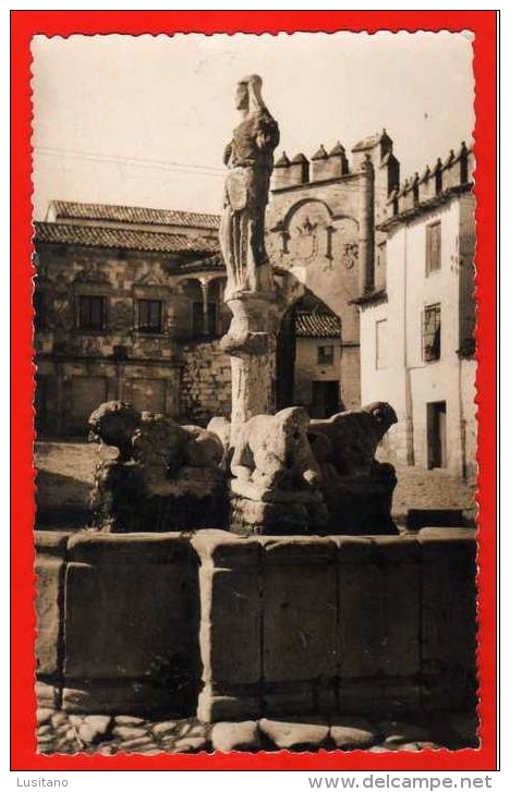 BAEZA - Fuente De Los Leones - Postal Fotográfica - Espana (2 Scans) - Jaén