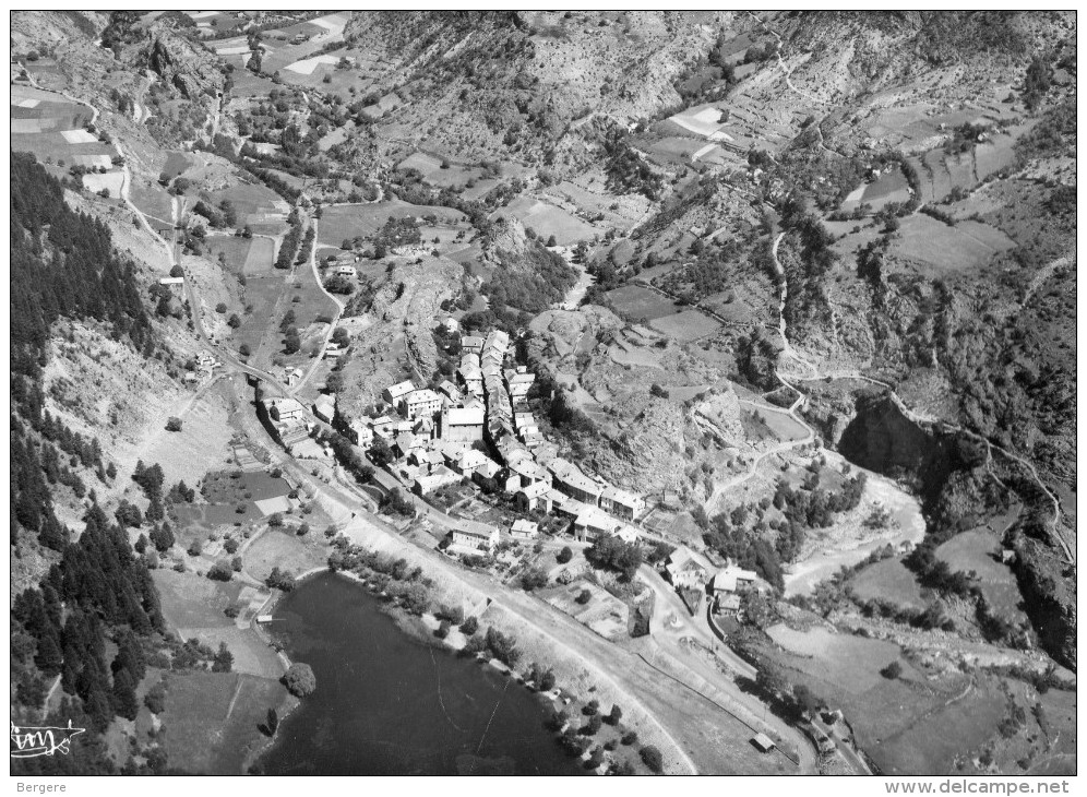 CPSM LE LAUZET. Vue Générale Aérienne. Le Village, Le Lac, La Vallée De L'ubaye. 1955 - Other & Unclassified