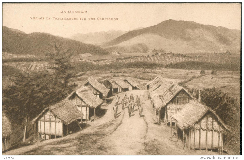 Village De Travailleurs Sur Une Concession - Madagaskar