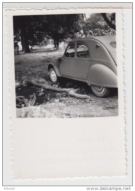 GUINEE - AUTOMOBILE ANCIENNE - 2 CV - Près Du Village De BODIE - 1956 - Format 5.5X5.5cm - Automobiles