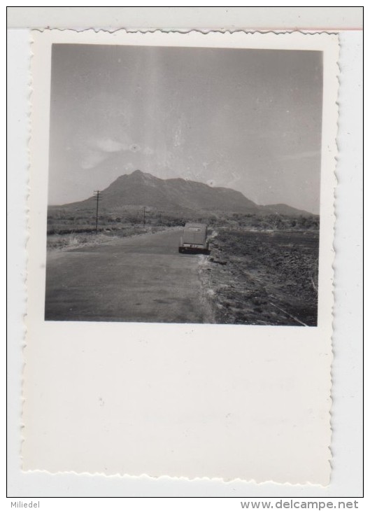 GUINEE - AUTOMOBILE ANCIENNE - 2 CV - Au Mont KAKOULIMA - 1956 - Format 5.5X5.5cm - Automobiles