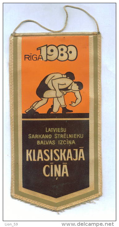 W127 / SPORT - RIGA 1980 Wrestling Lutte Ringen 11.6 X 22.5 Cm. Wimpel Fanion Flag Latvia , Lettonie , Lettland - Andere & Zonder Classificatie