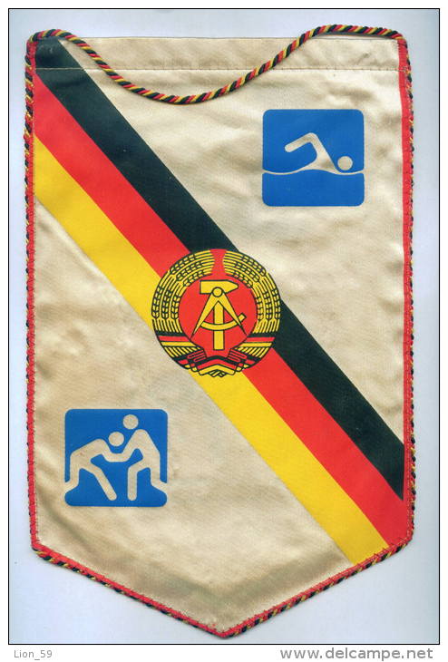 W130 / SPORT CLUB " DYNAMO "  Luckenwalde Wrestling Lutte Ringen Swimming  17.0 X 24 Cm. Wimpel Fanion Flag DDR GERMANY - Andere & Zonder Classificatie