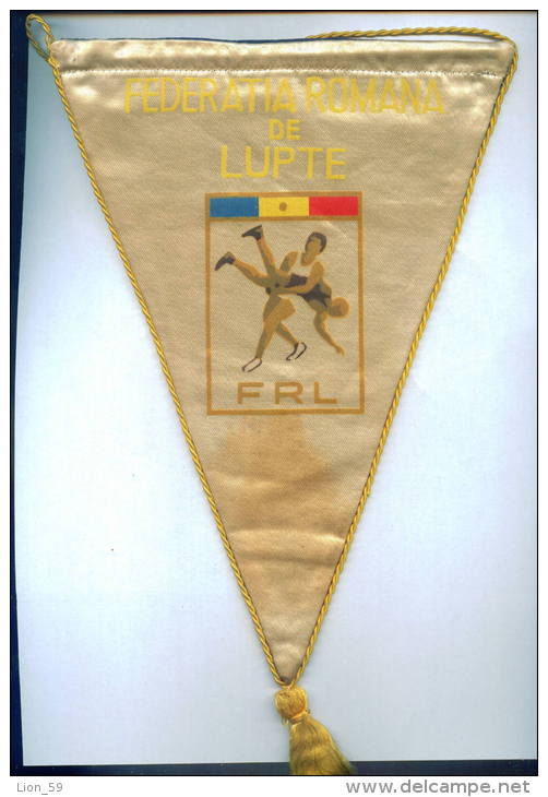 W132 / SPORT - Romanian Federation Wrestling Lutte Ringen 18 X 25 Cm. Wimpel Fanion Flag Romania Rumanien Roumanie - Andere & Zonder Classificatie