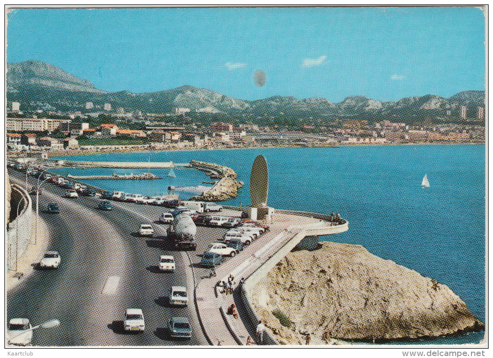 Marseille: RENAULT 8,6,4, CITROËN DS,2CV, OPEL REKORD-C, PANHARD PL17 , CAMION - Corniche & Monument Rapatriés  - France - Toerisme