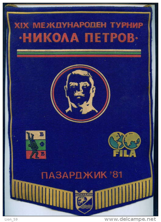 W153 / SPORT Championship " NIKOLA PETROV " 1981  Pazardzhik  Wrestling Lutte  20 X 29 Cm Wimpel Fanion Flag BULGARIA - Autres & Non Classés