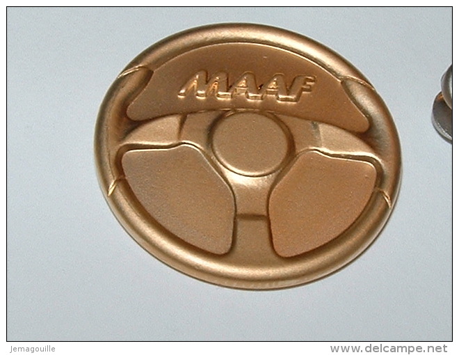 Jeton De Caddies - Porte Clés  MAAF - Volant D'Or - Trolley Token/Shopping Trolley Chip