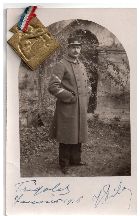 Carte Photo ,  Militaire En Tenue A Iddentifier..note 118  Sur Col Et Kepi..avec Medaille Et Ruban Attache ( 2 Scans ) - Guerre 1914-18