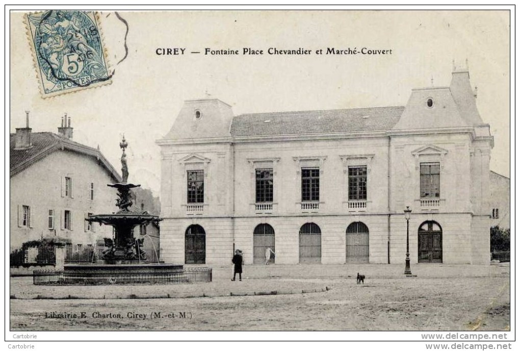 54 - CIREY - Fontaine Place Chevandier Et Marché-Couvert - Cirey Sur Vezouze