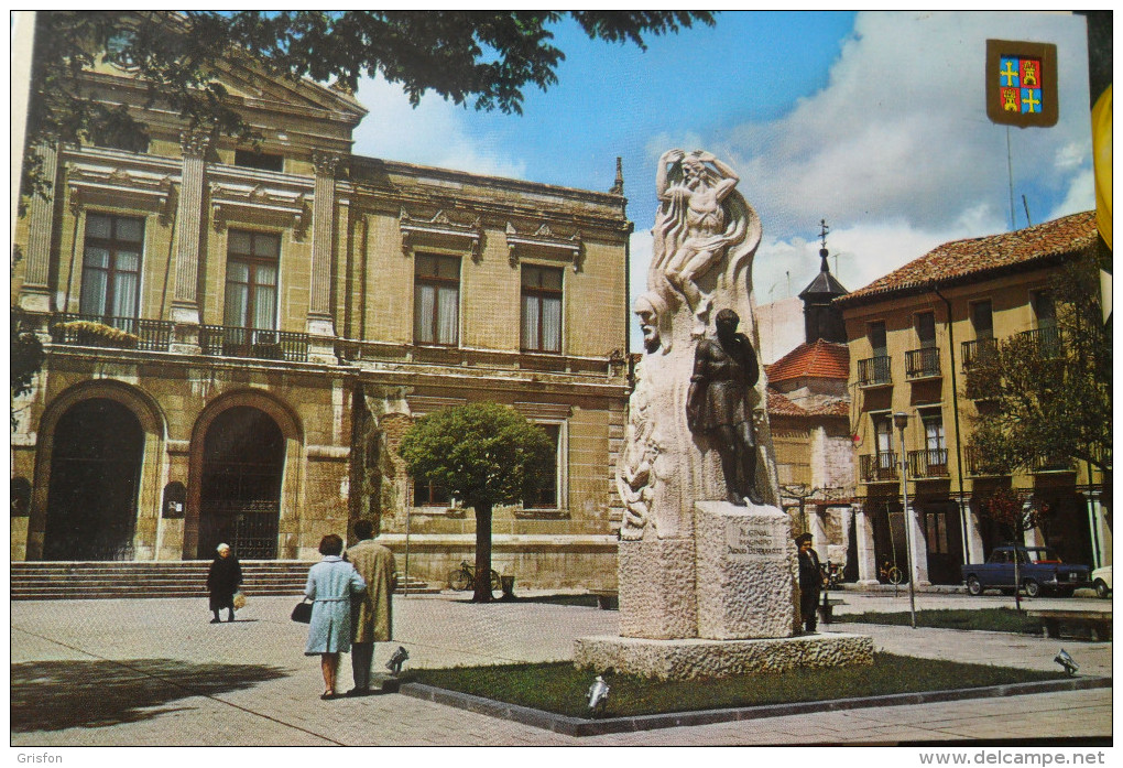 Palencia Ayuntamiento Y Monumento - Palencia