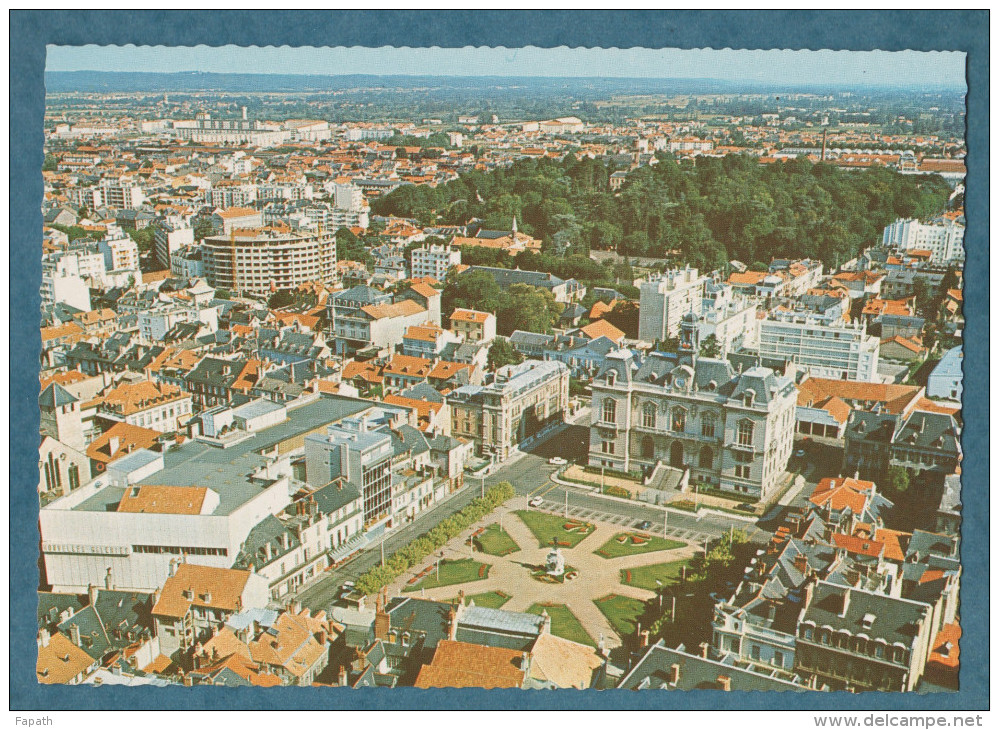 65- TARBES -L´Hôtel De Ville -mairie-vue Du Ciel -  Non écrite  - 2  SCANS - 10.5 X 15- YAN.P.CHAMBON - Tarbes