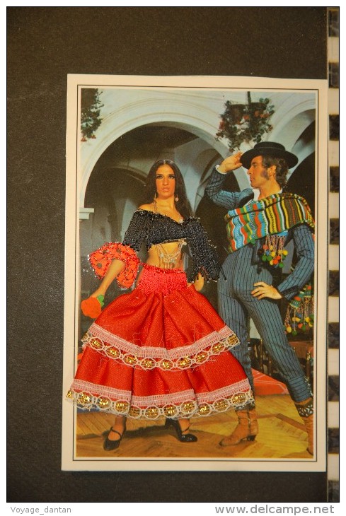 CP, Fantaisie, Carte Brodée  Espagne Folklore Costume Danseuse Danseur Couple  Edition L Dominguez - Brodées