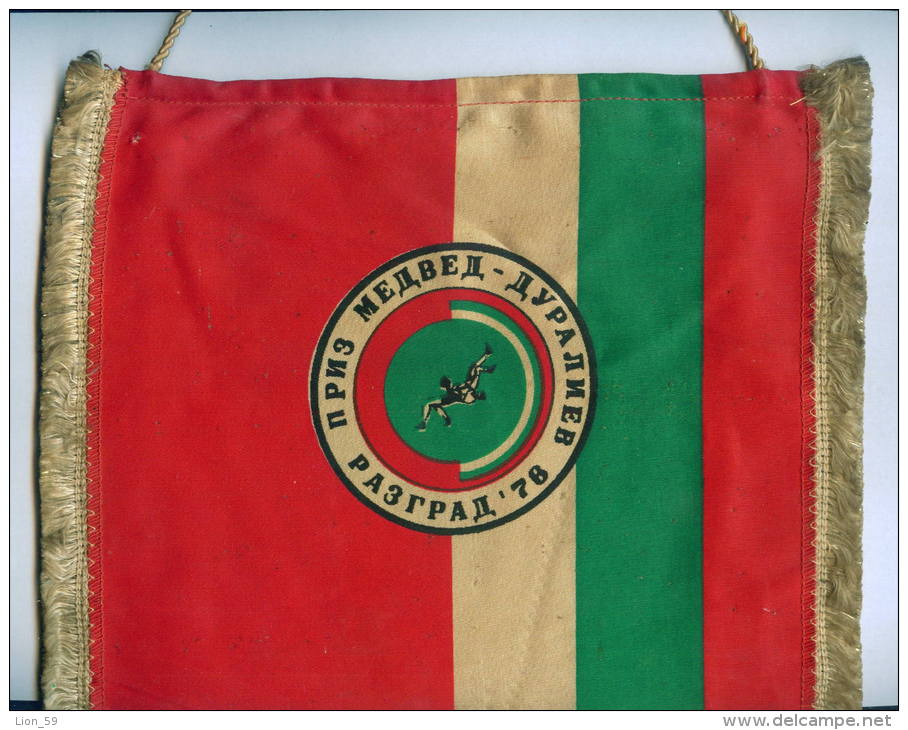 W162 / SPORT Championship  RAZGRAD 1976 Wrestling Lutte Ringen 21 X 29 Cm Wimpel Fanion Flag  Bulgaria Bulgarie - Andere & Zonder Classificatie