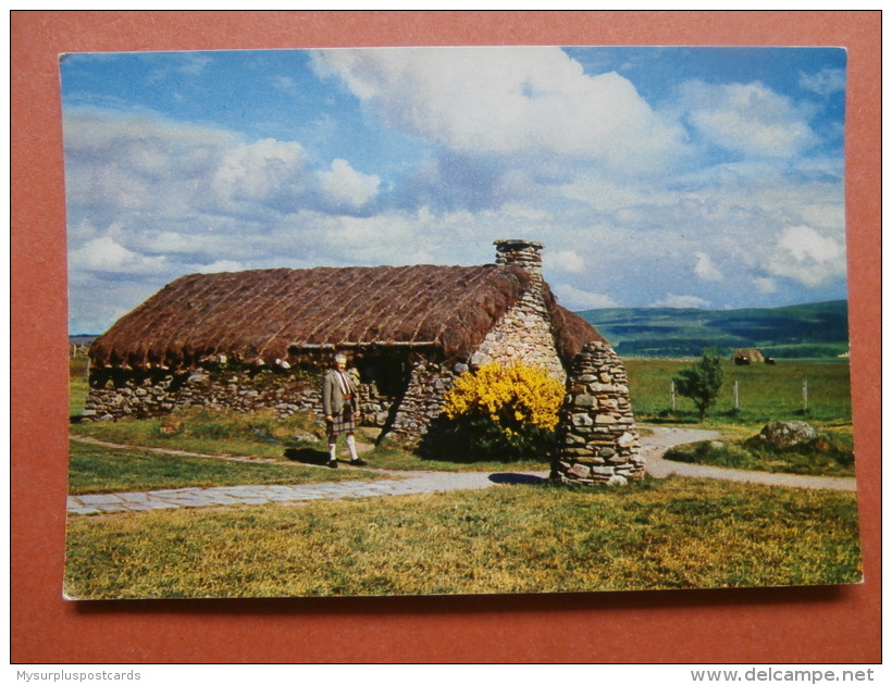33533 PC: SCOTLAND: INVERNESS-SHIRE: Old Leanach Cottage, Culloden Moor, Inverness-shire. - Inverness-shire