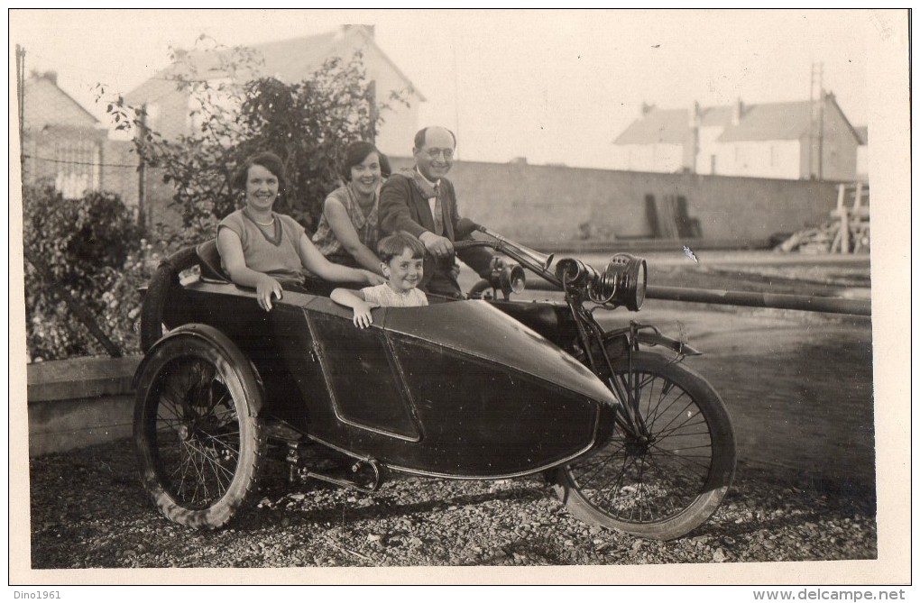 CPA  448  - Carte Photo - Moto / Motocyclette /  Side - Car / Motocycliste - Motorräder