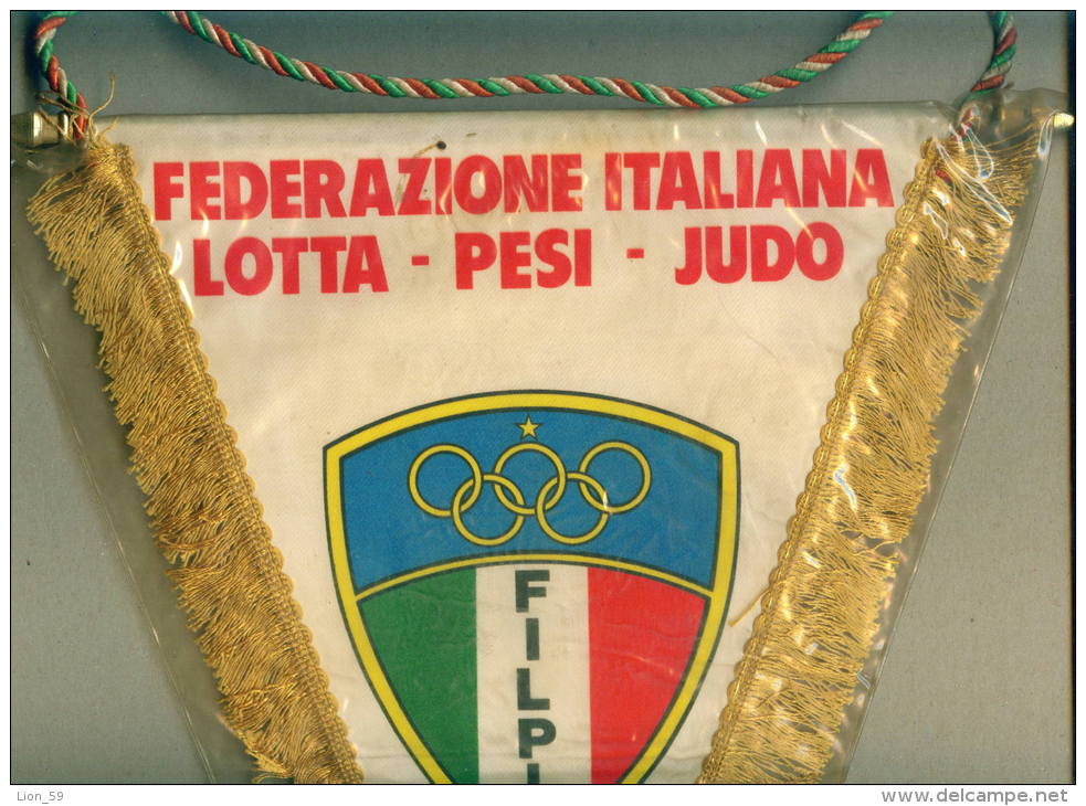 W202 / SPORT  Federazione Italiana Lotta Pesi Judo  24 X 32.5 Cm. Wimpel Fanion Flag  Italia Italy Italie Italien Italie - Autres & Non Classés