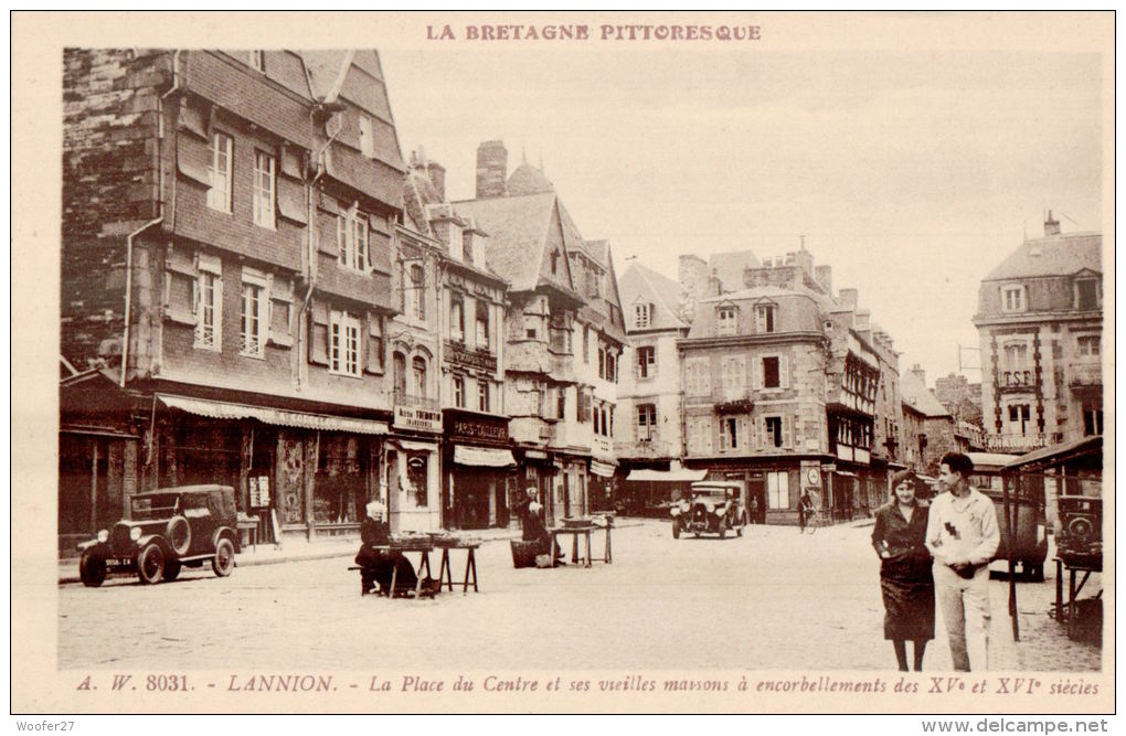 CPA LANNION , La Place Du Centre - Lannion