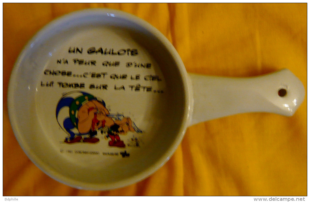 Asterix  Obelix Idefix  : Poelon En Faience 1982 PARFAIT ETAT - El Arte De La Mesa