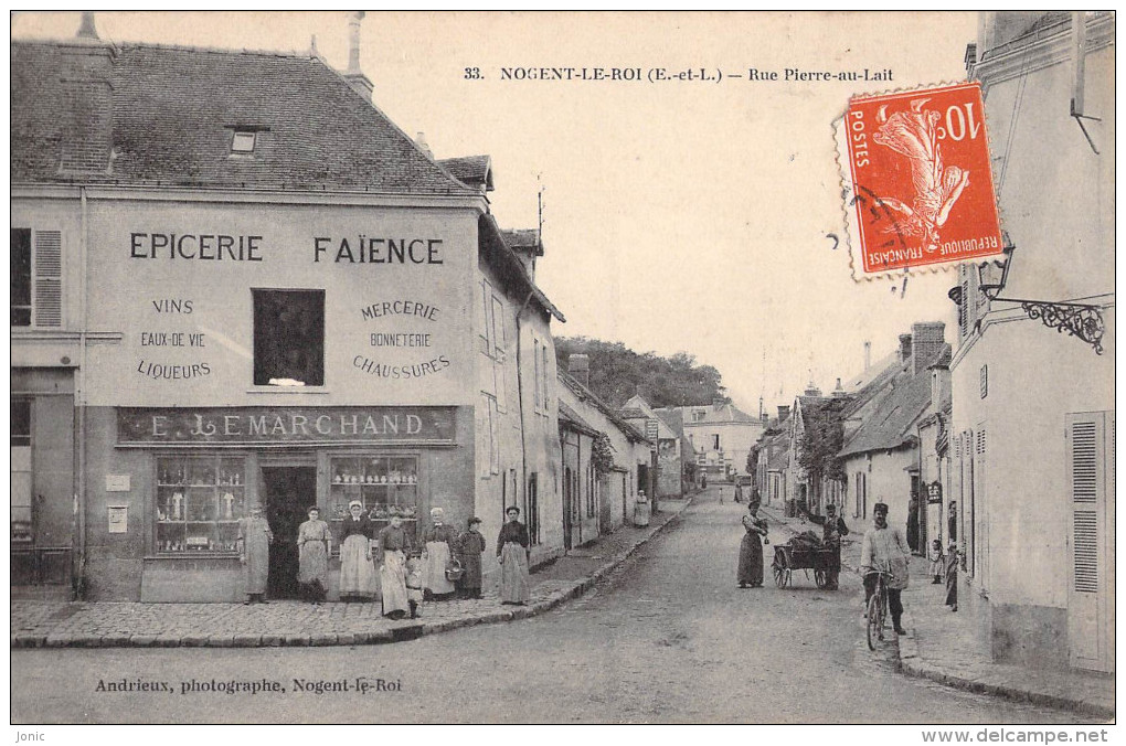 NOGENT LE ROI - RUE PIERRE AUX LAIT - MAGASIN LEMARCHAND - Nogent Le Roi