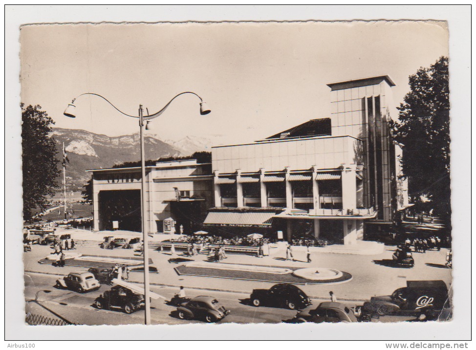 74 - ANNECY - Le Casino Et Le Théâtre - Renault 4 Chevaux - Citroën Traction - Peugeot 203 Bâché - 2 Scans - - Annecy