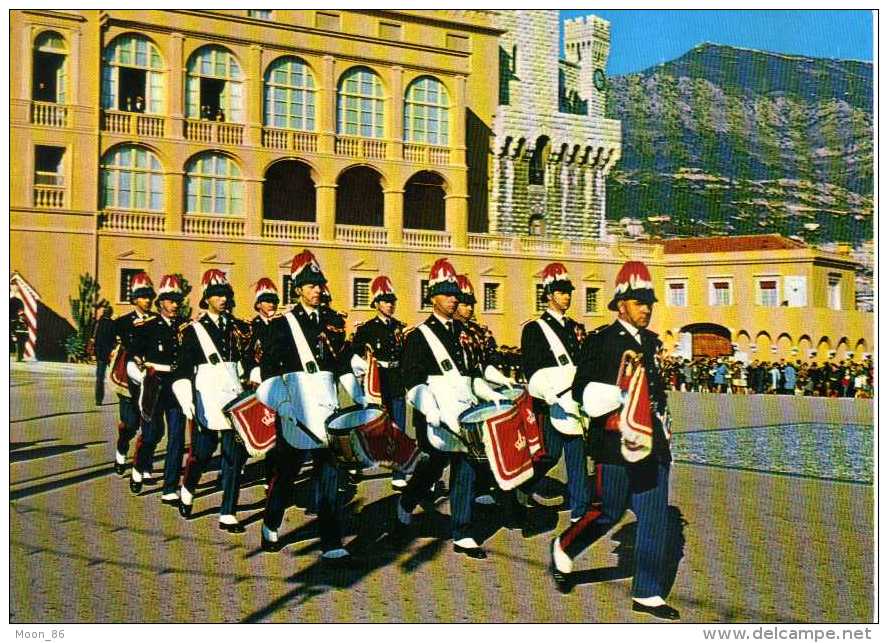 MONACO -    Monté-carlo -  PALAIS PRINCIER CLAIRONS ET TAMBOUR DE LA GARDE DEFILANT - Monte-Carlo