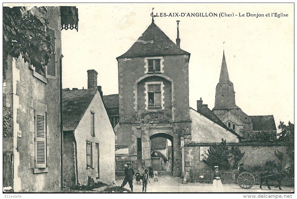 18 Les  AIX  D 'ANGUILLON   - Le  Donjon  Et  L'église - Les Aix-d'Angillon