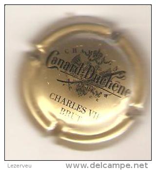 CAPSULE DE MUSELET CHAMPAGNE CANARD DUCHENE CHARLES VII BRUT EN MAJUSCULES (noir Sur Or) - Canard Duchêne