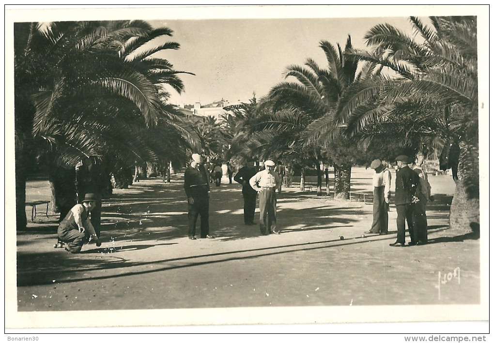 CPSM 83 BANDOL  JOUEURS DE PETANQUE LES PALMIERS BEAU PLAN - Bowls