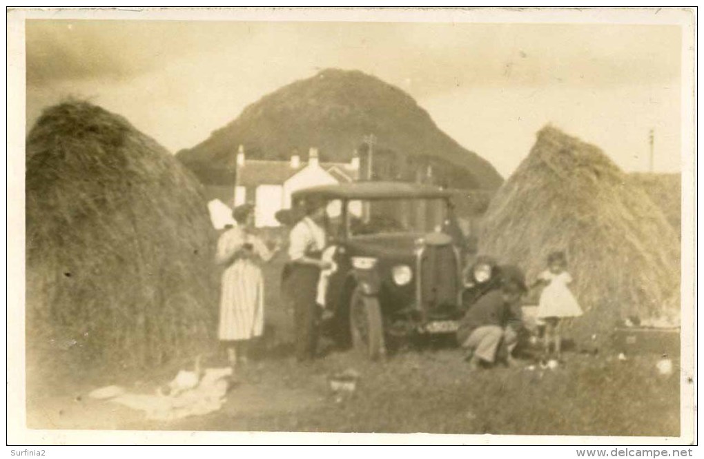 EAST LOTHIAN - FAMILY HAVING A PICNIC - OLD CAR - NORTH BERWICK LAW RP  Elo33 - East Lothian