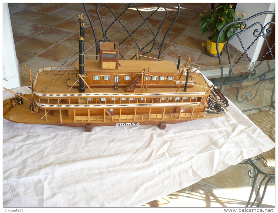 MAQUETTE DE BATEAU A AUBE DU MISSISSIPI - Barcos