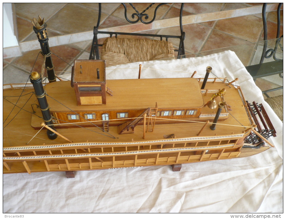 MAQUETTE DE BATEAU A AUBE DU MISSISSIPI - Barcos