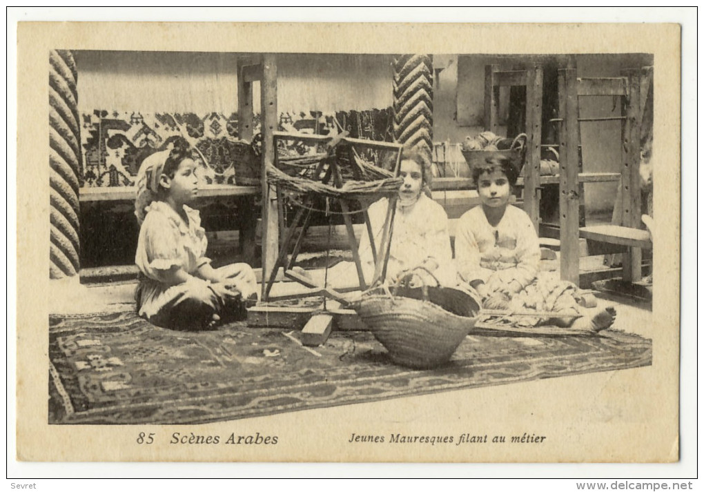 Scènes Arabes. - Jeunes Mauresques Filant Au Métier. Carte RARE - Kinder