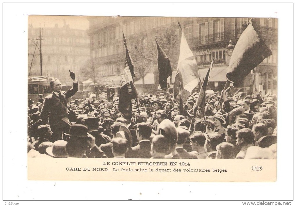 CPA :Militaria  Paris -Gare Nord   La Foule Salue Le Départ Des Volontaires Belges :- Drapeaux - Homme Haranguant  Foule - Guerre 1914-18