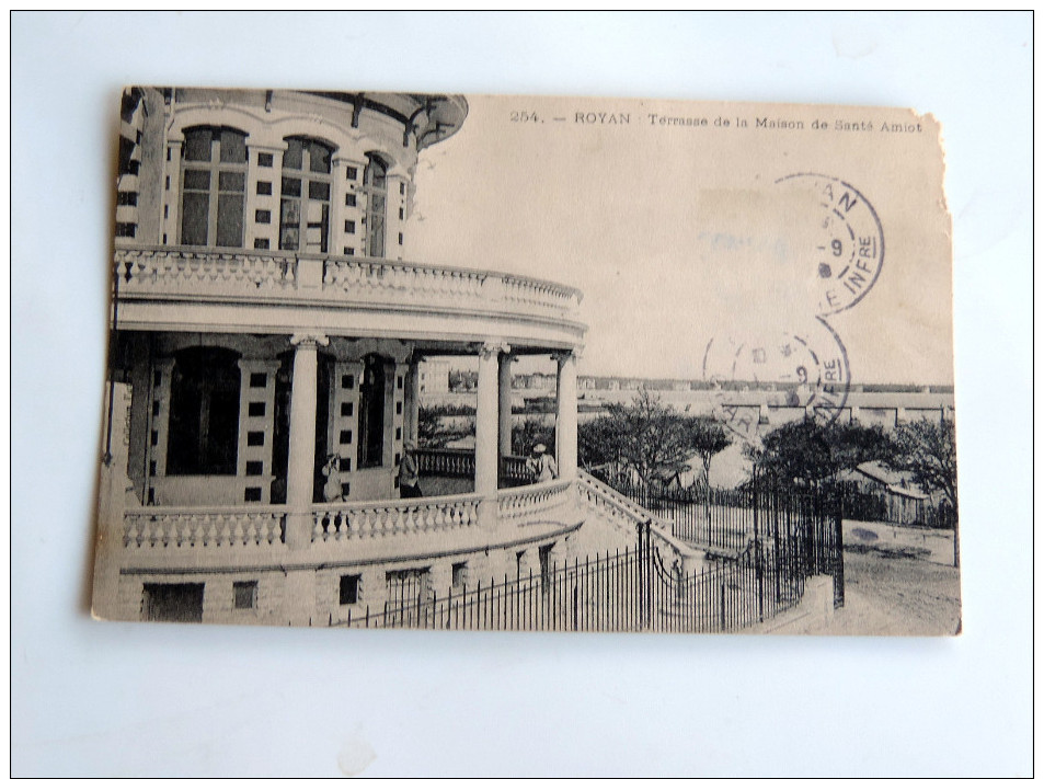 Carte Postale Ancienne : ROYAN : Terrasse De La Maison De Santé Amiot , RARE - Royan