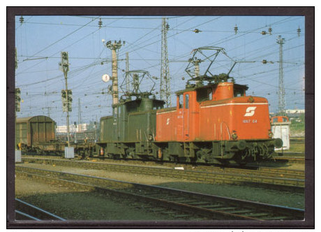 Elektro Verschiebelokomotiven 1067.023 + 1067.04 Der Österreichischen Bundesbahn , Vor Güterzug Im Fbf, Salzburg-Gnigl - Trains