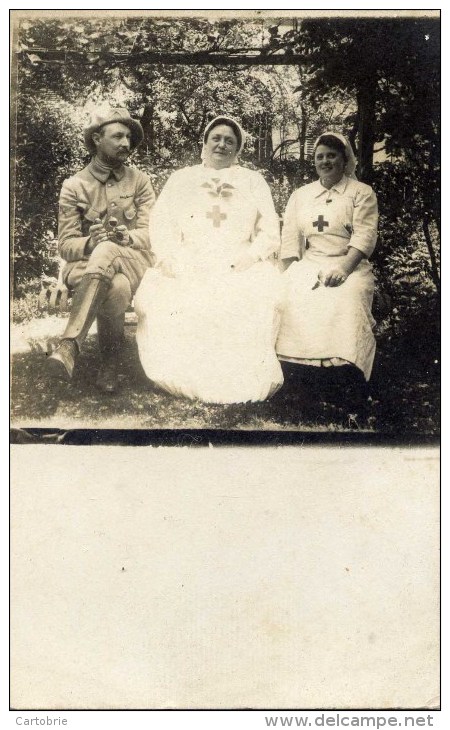 Carte-photo Hôpital Militaire - (infirmières Et Soldat) - Croix-Rouge