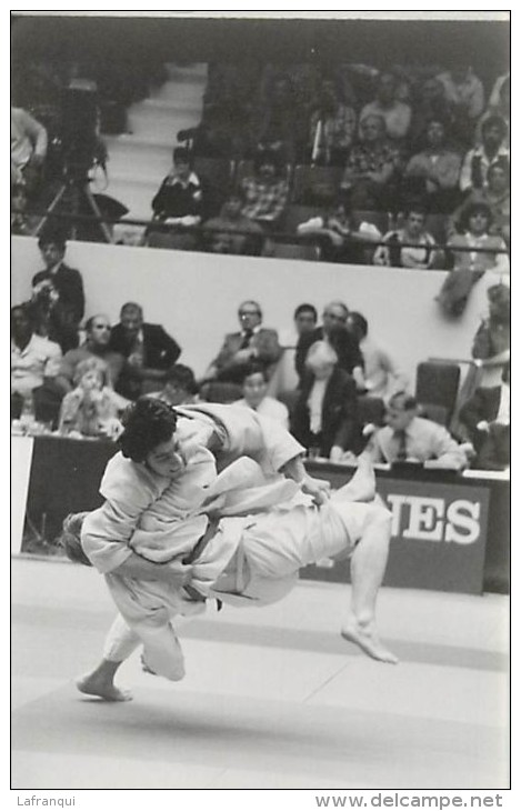 Ref A811- Arts Martiaux -judo -photo Souple Non Située- Rencontre Internationale Ou Nationale ??- Photo Bon Etat  - - Martial