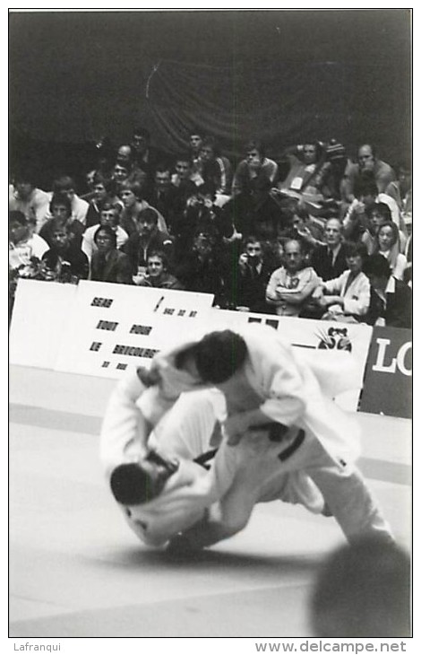 Ref A810- Arts Martiaux -judo -photo Souple Non Située- Rencontre Internationale Ou Nationale ??- Photo Bon Etat  - - Martiaux