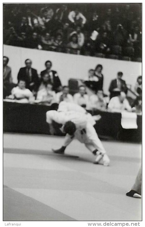 Ref A803- Arts Martiaux -judo -photo Souple Non Située- Rencontre Internationale Ou Nationale ??- Photo Bon Etat  - - Martial