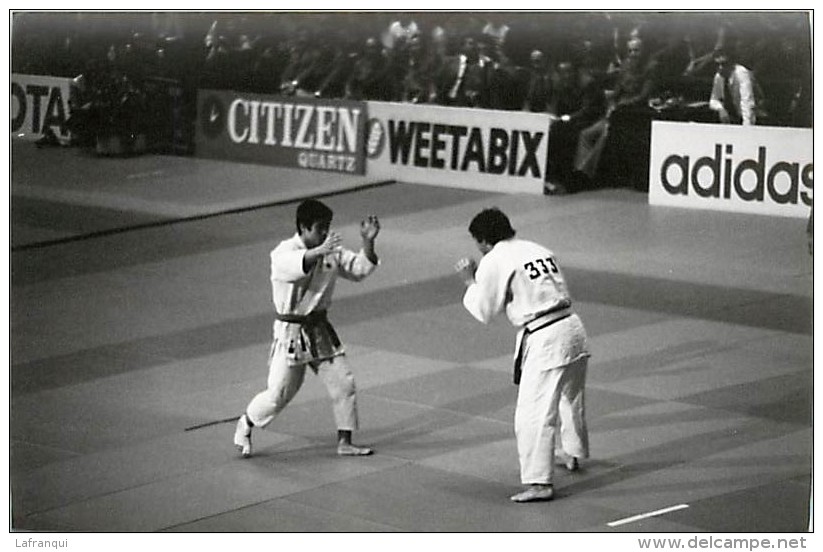 Ref A799- Arts Martiaux -judo -photo Souple Non Située- Rencontre Internationale Ou Nationale ??- Photo Bon Etat  - - Martial