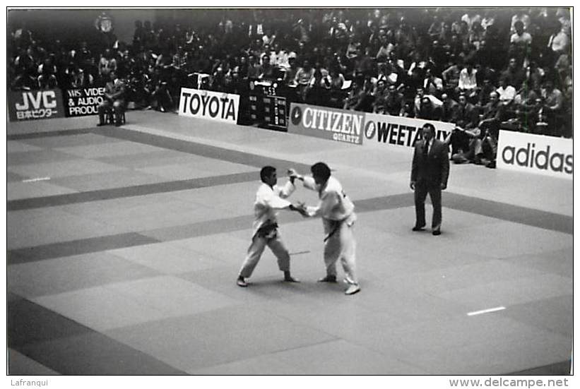 Ref A793- Arts Martiaux -judo -photo Souple Non Située- Rencontre Internationale Ou Nationale ??- Photo Bon Etat  - - Martial