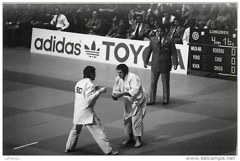 Ref A791- Arts Martiaux -judo -photo Souple Non Située- Rencontre Internationale Ou Nationale ??- Photo Bon Etat  - - Martiaux